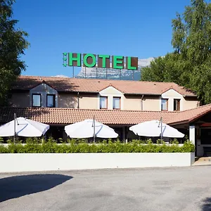 *** Hotel Logis Des Trois Massifs Francia